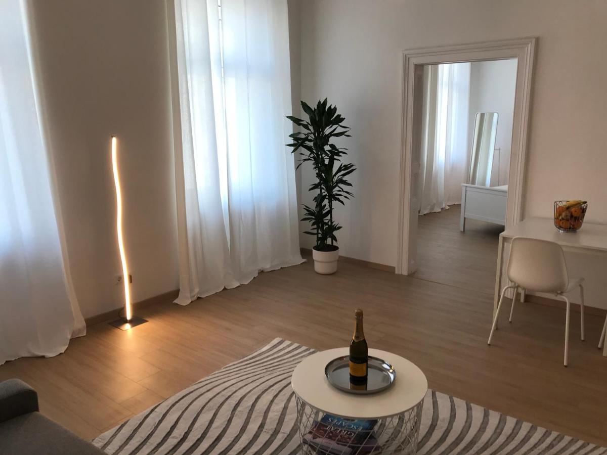 New • City-Park Apartment In The Vienna Center. Exterior photo